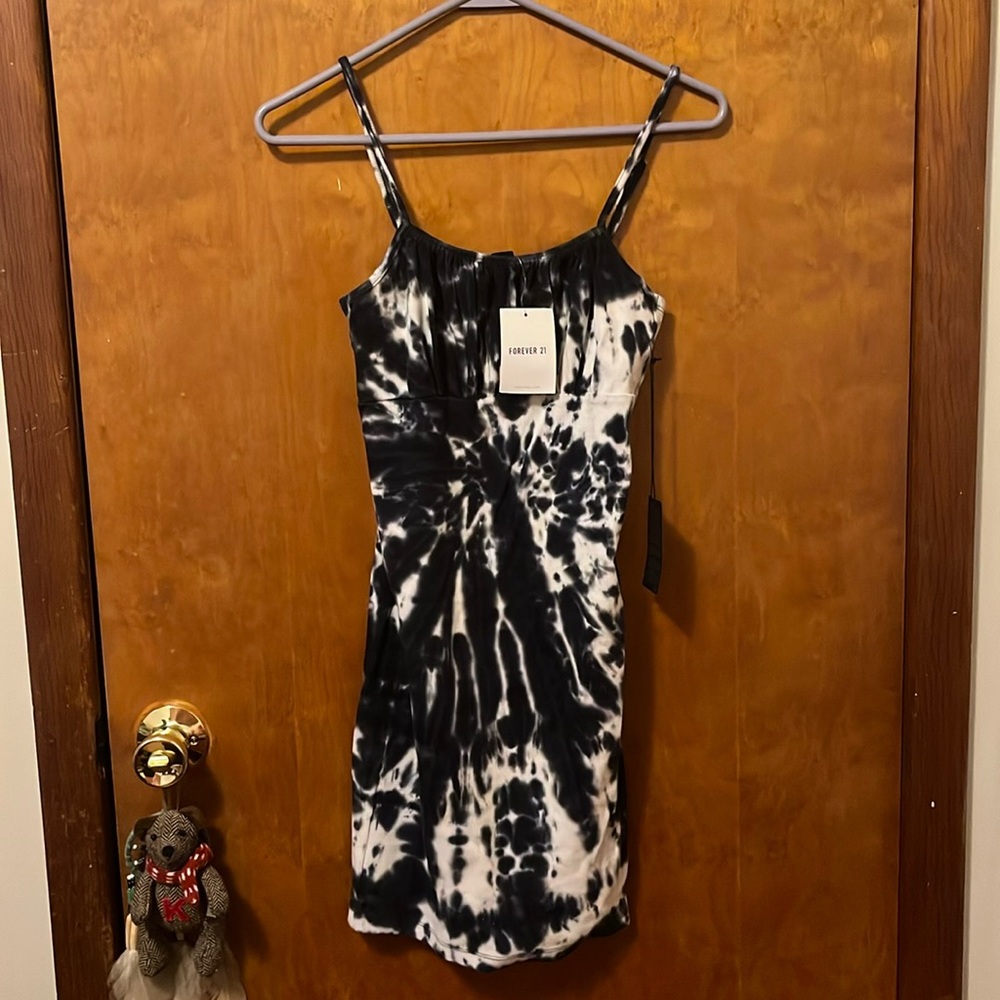 Women’s knit dress black and white *BRAND NEW NEVER WORN*